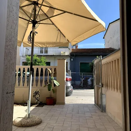 度假居 Piano Terra Con Giardino, Vicino Al Mare 维亚雷焦