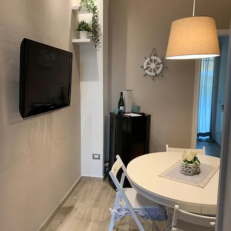 Piano Terra Con Giardino, Vicino Al Mare 度假居