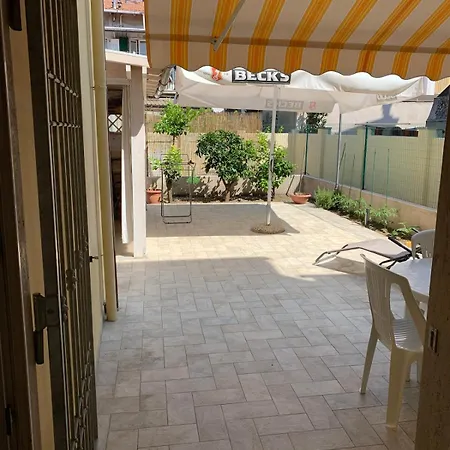 Piano Terra Con Giardino, Vicino Al Mare * 维亚雷焦